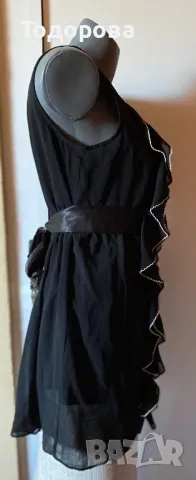 Много стилна рокля черна без ръкави, с волани с бял кант отпред., снимка 2 - Рокли - 48075432