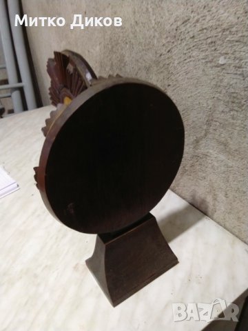 Почетен знак на Левски фи 6см 75 години в дървена рамка с дърворезба Н-315мм и фи 21см, снимка 8 - Футбол - 44105687