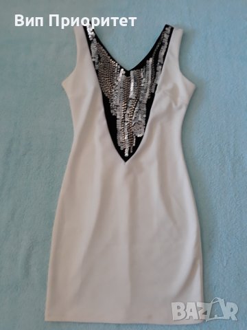 Бяла официална скъпа рокля със сегмент-изкуство. Къса и сексапилна , елегантна, с цип на гърба, нова