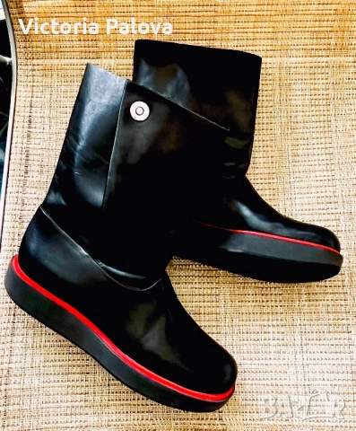 Модна къща JIL SANDER култови кожени ботуши с червена подметка