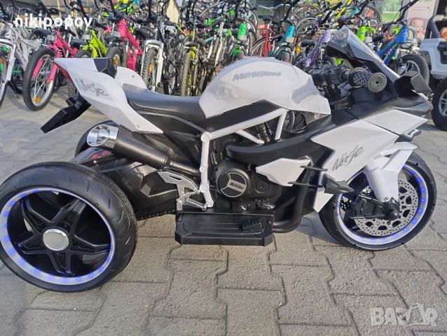 KAWASAKI акумулаторен мотор NINJA бял, снимка 3 - Детски велосипеди, триколки и коли - 53569656
