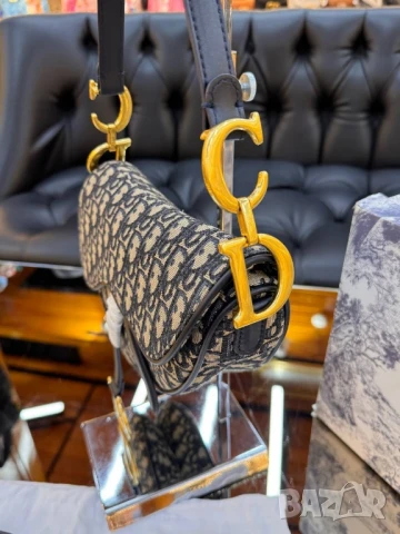 чанти CHRISTIAN DIOR SADDLE BAG SIZE: 25.5 cm x 20 cm , снимка 3 - Чанти - 51207951