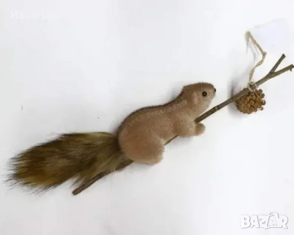 Коледна декорация - катеричка на клонче