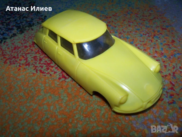 Стара пластмасова количка с инерционен двигател, соц играчка