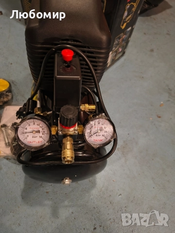 Маслено-смазочен компресор Stanley Fatmax D251/10/24s 24L , снимка 6 - Компресори - 52105778
