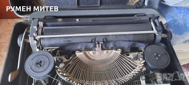 Пишеща машина, снимка 1 - Антикварни и старинни предмети - 32578581