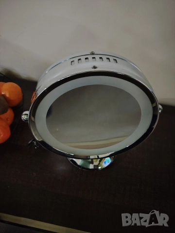 Козметично огледало увеличаващо със сензорно осветление, снимка 2 - Огледала - 52920986