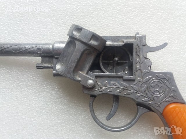 Метален капсов пистолет наган от 70те години!, снимка 3 - Колекции - 43413561