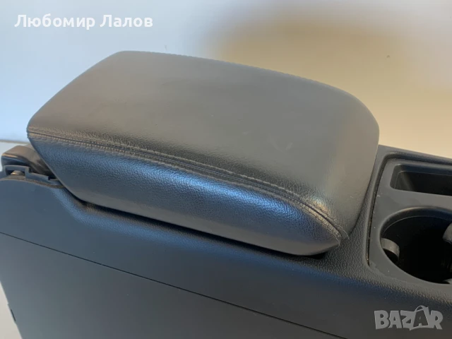 Подлакътник Аudi A5 (08-12)г. 8K0864981