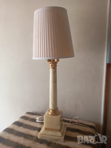 Класическа настолна лампа