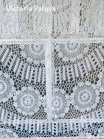 Голяма кръгла плетена покривка , снимка 6 - Покривки за маси - 43223823