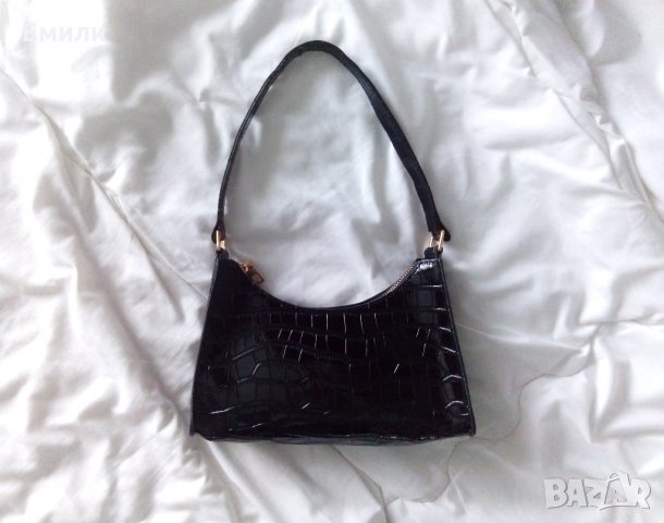 Дамска чанта с имитация на алигаторска кожа , снимка 1 - Чанти - 32479644