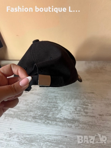 Черна дамска бейзболна шапка с бродирани цвята от текстил с регулираща се обиколка на главата, снимка 7 - Шапки - 52943946