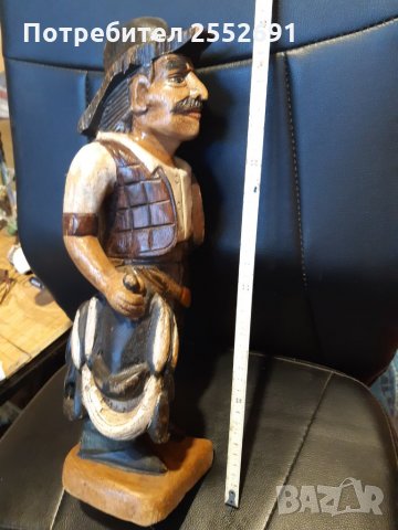 Дървена фигура 