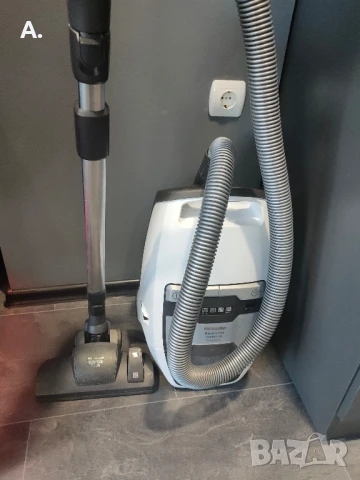 Продавам прахосмукачка в много добро състояние Миеле., снимка 7 - Прахосмукачки - 51386723
