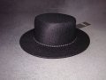 Черна дамска шапка с периферия и декоративни детайли в сребрист цвят, снимка 5