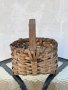 Стара плетена кошничка №1098, снимка 1 - Антикварни и старинни предмети - 34690969
