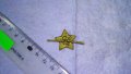 Стара РЯДКА ЕМАЙЛИРАНА КОКАРДА ЗВЕЗДА ПЕТОЛЪЧКА със СЪРП и ЧУК СОЦ СИМВОЛ ЗНАК 32615, снимка 2