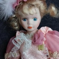Ретро  порцеланова кукла на стойка ,винтидж 30см, снимка 1 - Антикварни и старинни предмети - 43119948