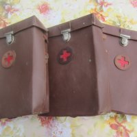 Стара медицинска докторска военна чанта, с червен кръст, снимка 2 - Антикварни и старинни предмети - 33194845