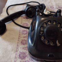 Стар бакелитов телефон, снимка 3 - Антикварни и старинни предмети - 43046820