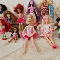 Дървена къща за кукли с кукли и аксесоари  Barbie, снимка 12 - Кукли - 43908519