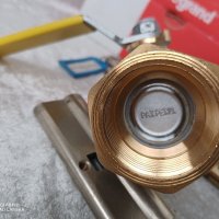 кран 1 1/4“ Кран сферичен за газ, GIACOMINI R950, снимка 1 - Други машини и части - 43256410