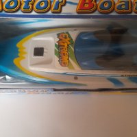 Моторна лодка, снимка 2 - Електрически играчки - 37810908