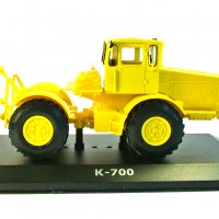 Трактор К-700 1962 - мащаб 1:43 на Hachette модела е нов в блистер, снимка 2 - Колекции - 27882009