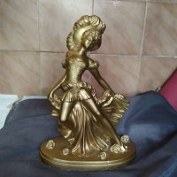 статуетка-викториянска дама , снимка 1 - Антикварни и старинни предмети - 32884384