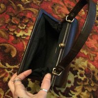 Продавам кожена английска дамска чанта с къса дръжкa, снимка 4 - Чанти - 43092781