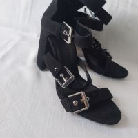 Черни велурени сандали на ток Bershka , снимка 3 - Дамски обувки на ток - 39926843