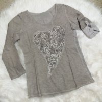Бежова риза/блуза с апликаця от шнурчета - сърце, снимка 1 - Ризи - 42998837