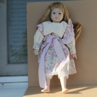 Детска кукла порцелан , снимка 1 - Антикварни и старинни предмети - 36798114