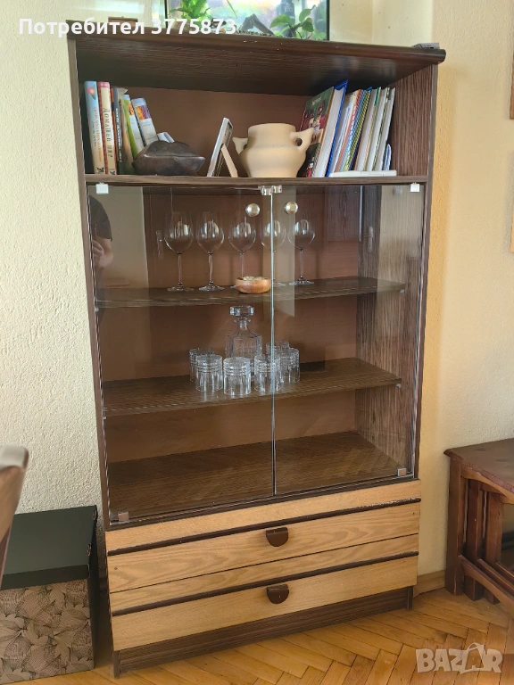 Витрина и шкаф, снимка 1