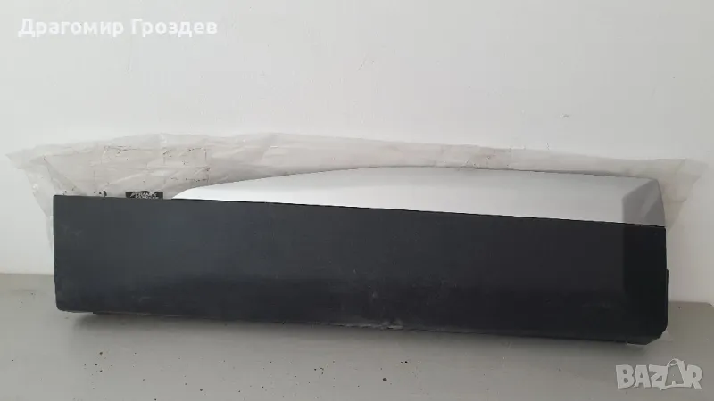 Оригинална лайстна за задна дясна врата Peugeot 2008 II / Пежо 2008 (2019-2023), снимка 1