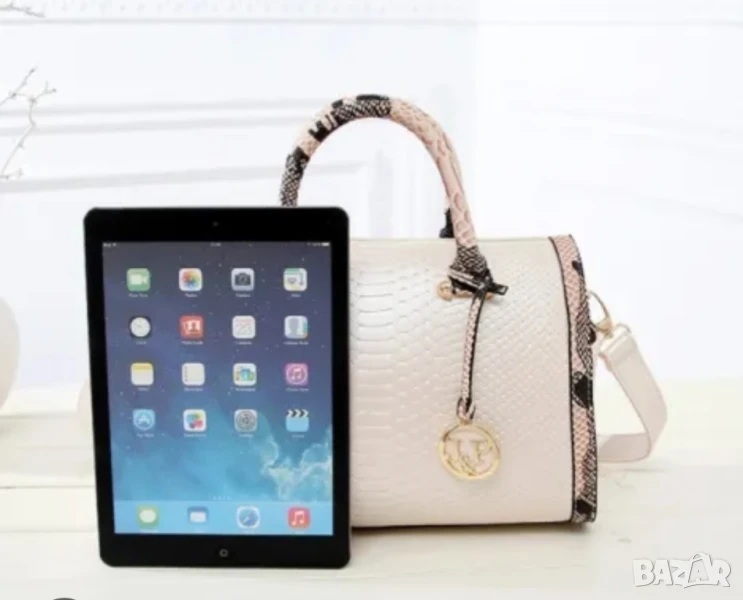 Дамска чанта с декорация от бяла змийска кожа, снимка 1