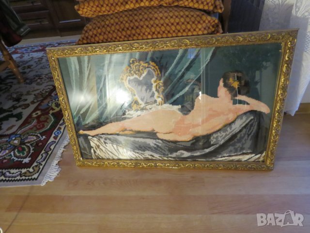 картина, еротика гоблен картина  с красива рамка - Дамата пред огледалото -  18+ , снимка 1 - Декорация за дома - 28206350
