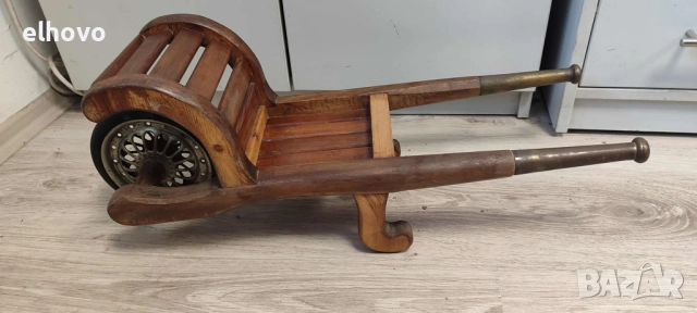 Декоративна, ръчно изработена дървена количка