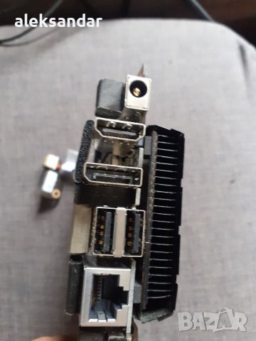 Продавам дъно asus.UEN56H  i7 6500u   , снимка 4 - Дънни платки - 36979417