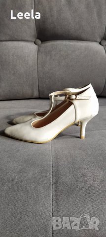 Бели лачени обувки, снимка 5 - Дамски обувки на ток - 28885600