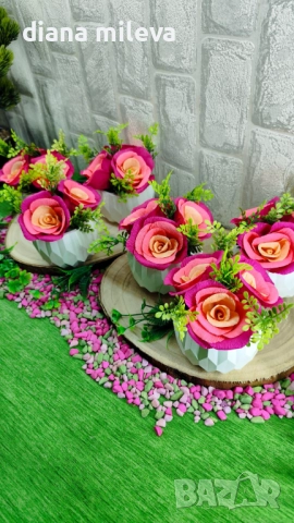 Гипсокерамични кашпи с рози от креп хартия!!, снимка 5 - Декорация за дома - 51630322