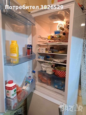 Хладилник с долен фризер, снимка 2 - Хладилници - 43928577