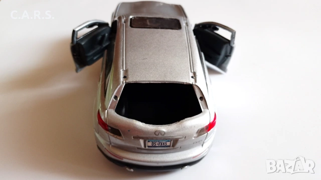 2005 Infinity FX45 Maisto - Мащаб 1:24, снимка 4 - Колекции - 53521832