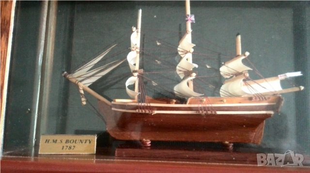 Модел на кораб Bounty в стъклена кутия - Морска декорация, снимка 4 - Други ценни предмети - 37374686