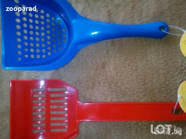 Лопатки за котешки тоалетни сини и червени 27см дължина - 2.0лв/бр. 