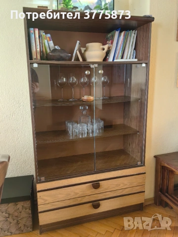 Витрина и шкаф