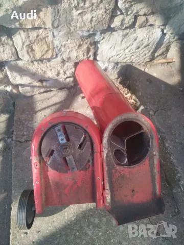 Дробилка за клони, листа, храсти.  Смила клоните на талаж.  Широк отвор на фунията  Има два отвора з, снимка 4 - Градинска техника - 48797612