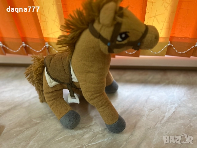 Bibi & Tina Плюшен стоящ кон Амадеус, 34 см, снимка 11 - Плюшени играчки - 52166551