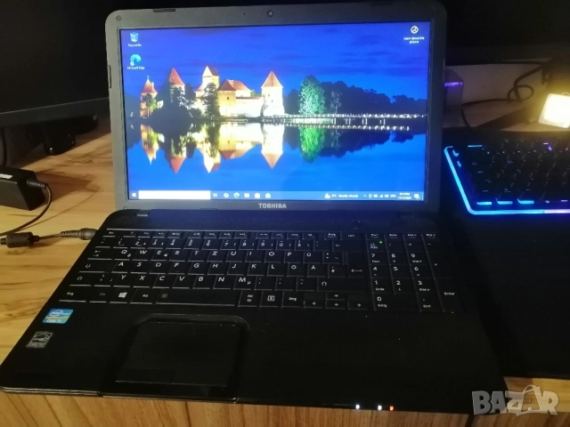 Лаптоп TOSHIBA SATELLITE C850-1E7, снимка 2 - Лаптопи за работа - 52385607